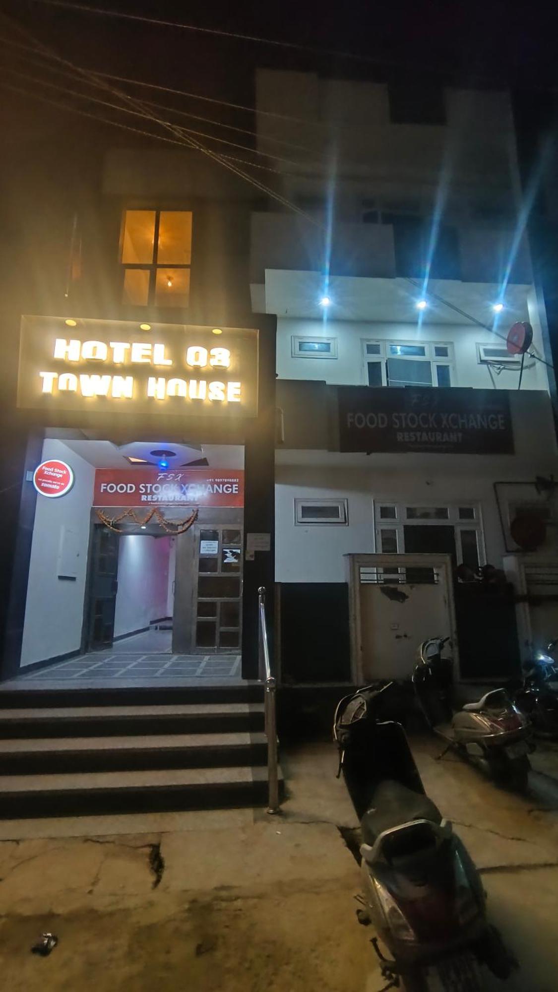 אגרה Townhouse 03 Hotel מראה חיצוני תמונה
